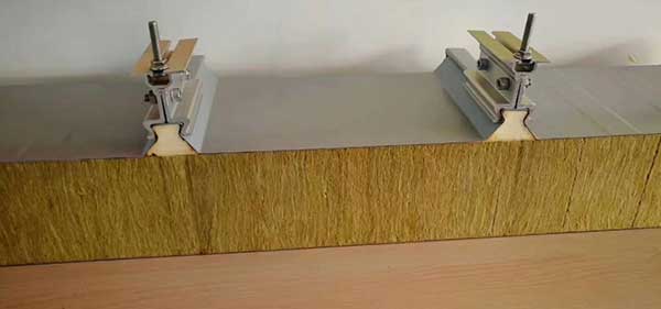 04-clamps-on-roof-sandwich-panels